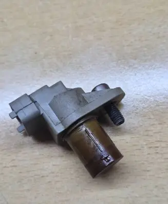 BMW M5 Camshaft position sensor 7834490