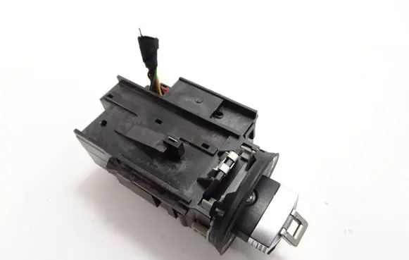 Volkswagen PASSAT B7 Ignition lock 3C0905843T 33303601 11602402652050