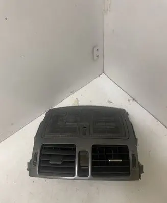 Toyota Auris 150 Rear air vent grill 5567002110
