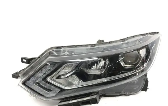 Nissan Qashqai Headlight/headlamp 10019011