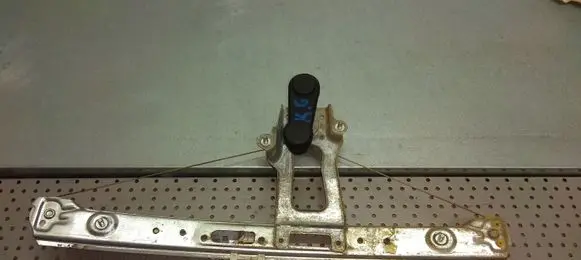 Rear door manual window regulator