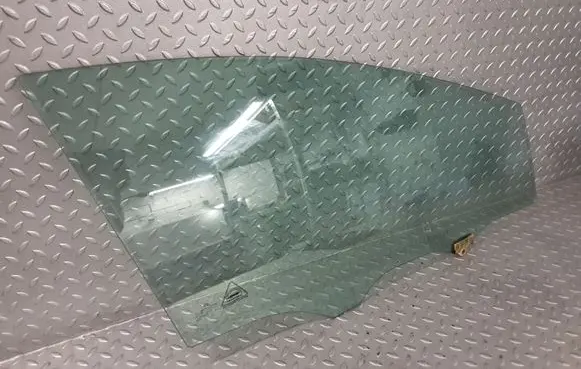 KIA Ceed Front door window glass four-door 82420A2010
