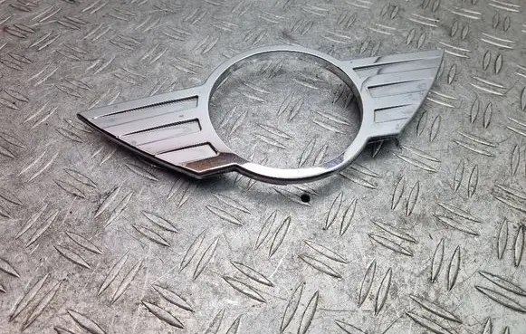 Manufacturer badge logo/emblem