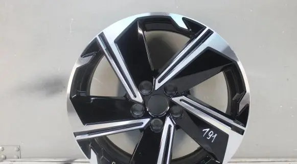 R18 alloy rim