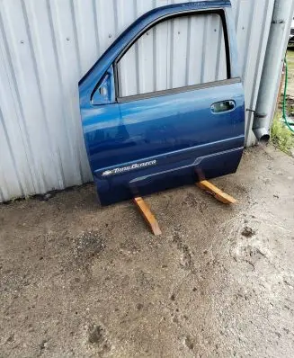 Chevrolet TrailBlazer Front door 