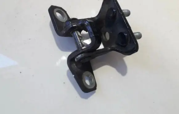 Mitsubishi Lancer X Tailgate/trunk/boot hinge