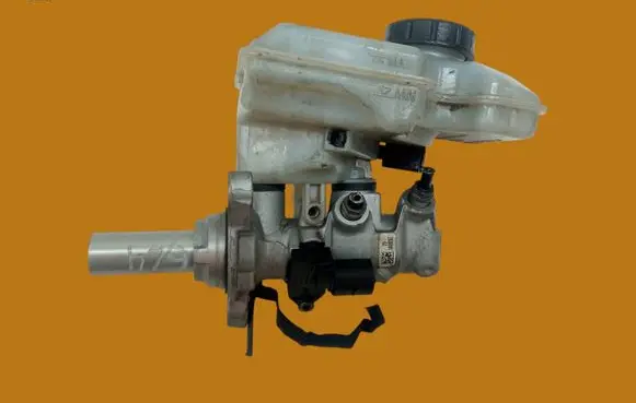 Skoda Superb B8 (3V) Master brake cylinder 1K0945459C