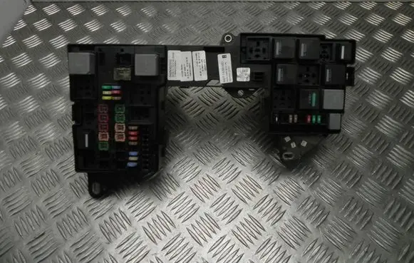 Jaguar XF Fuse box set 8X2T14290MD G3837