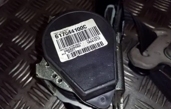 Nissan Juke I F15 Front seatbelt 617544100C