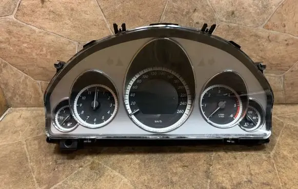 Mercedes-Benz E W212 Speedometer (instrument cluster) A2129001814 A2C82046700