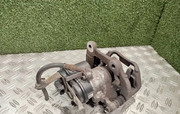 BMW 5 G30 G31 G38 Rear brake caliper 53018C 32357541B