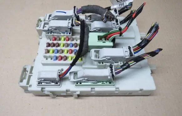 Ford Kuga II Fuse module F1FT14A073EE
