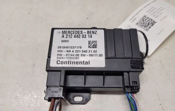 Mercedes-Benz C W204 Fuel injection pump control unit/module A2124400314 A2215402162 5WK11555CBF