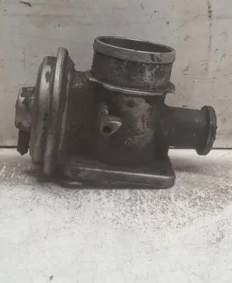 BMW 5 E39 EGR valve 72252200 99T104 2248717
