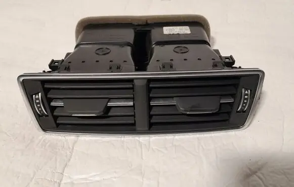 Audi Q7 4M Rear air vent grill 4M0819203C