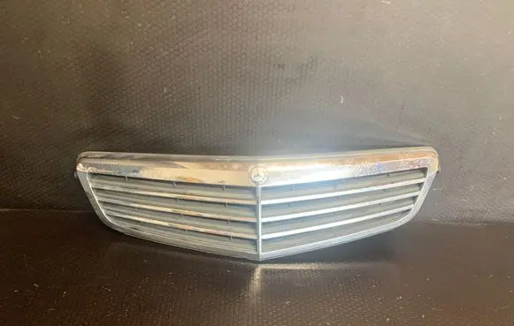 Mercedes-Benz C W204 Front bumper upper radiator grill A2048801283
