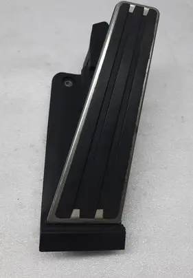 Accelerator throttle pedal