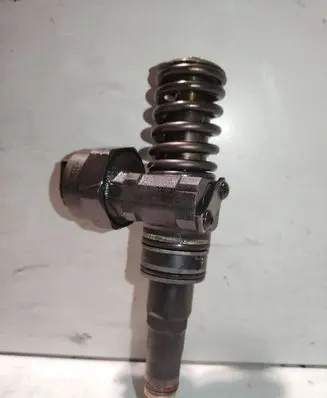 Volkswagen Caddy Fuel injector 038130073F