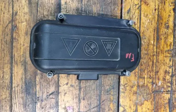 BMW 5 F10 F11 Fuse box cover 12907555189