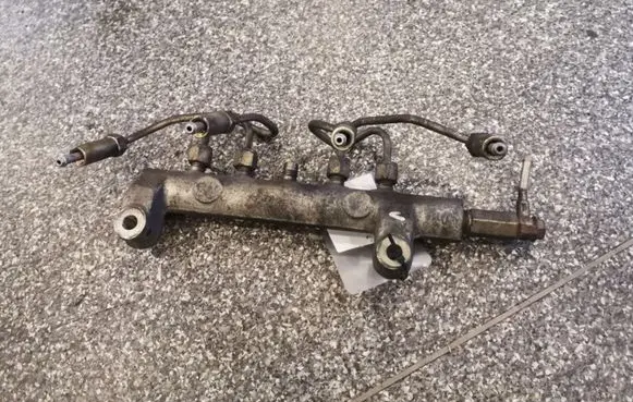 Nissan X-Trail T30 Fuel main line pipe