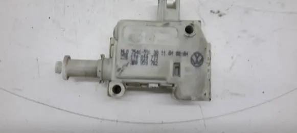 Volkswagen Golf IV Central locking motor 3B0959782 1T0810773