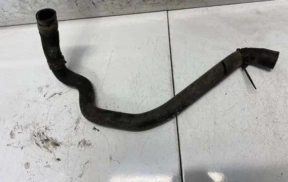 Volkswagen PASSAT B6 Engine coolant pipe/hose