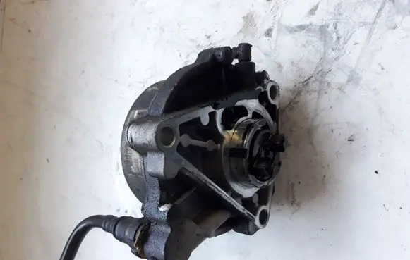 Opel Vectra C Vacuum pump