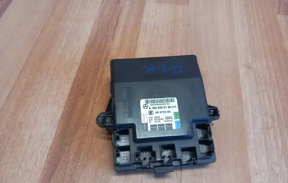 Mercedes-Benz B W245 Door control unit/module A1698209126 05072364