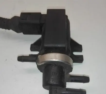 Volkswagen Touareg I Turbo solenoid valve 1J0906627