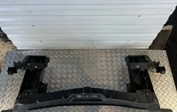Volkswagen Crafter Radiator support slam panel