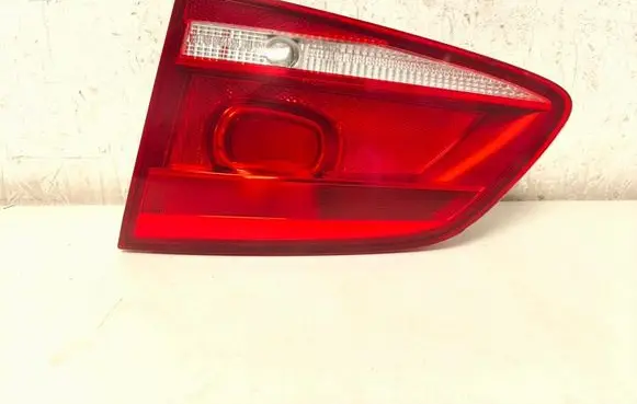Tailgate rear/tail lights