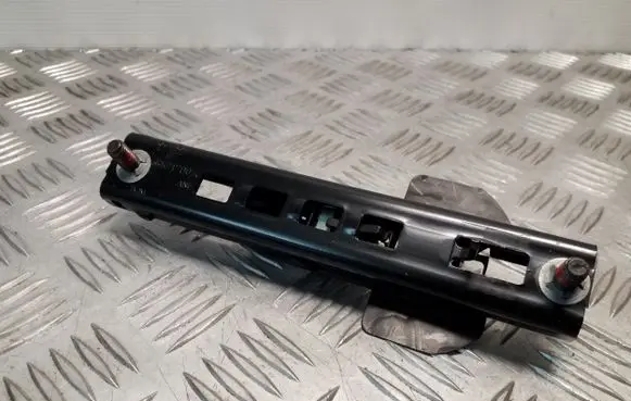 Volvo V40 Seat belt adjustment rail 16521700A