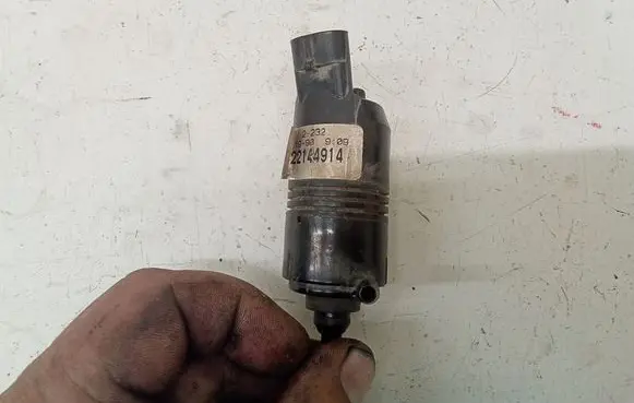 Toyota Land Cruiser (HDJ90) Windscreen/windshield washer pump 22144914
