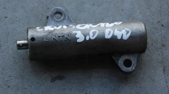 Toyota Land Cruiser (J150) Generator/alternator belt tensioner