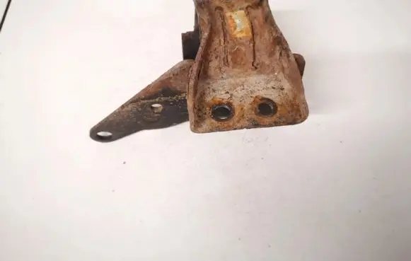 Toyota Avensis Verso Engine mount bracket