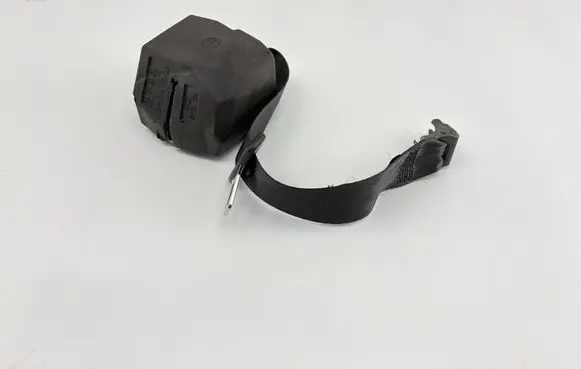 Volkswagen PASSAT B7 Rear seatbelt 34012750