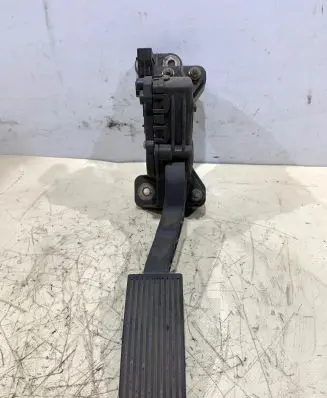 Nissan Navara D40 Accelerator throttle pedal 18002EA000 6PV93390101