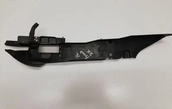 Ford Focus Fender mounting bracket 8m51a02477ab