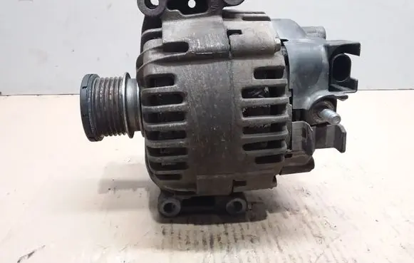 Mercedes-Benz C W204 Generator/alternator A0141541202 2605301A