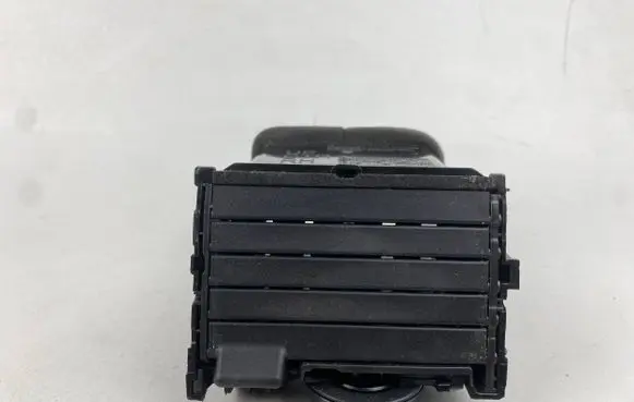 Nissan Leaf I (ZE0) Dash center air vent grill 687503NL0A