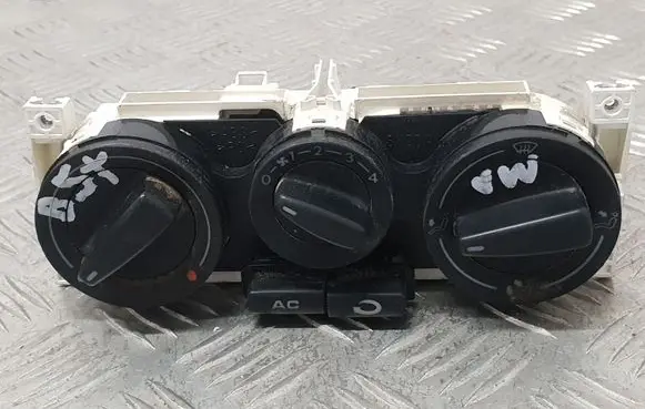 Volkswagen PASSAT B5.5 Climate control unit