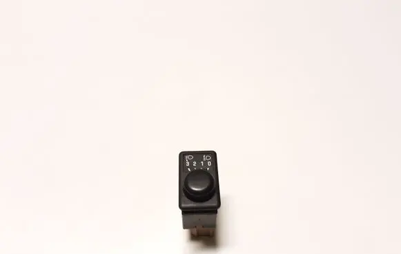 Nissan Patrol Y61 Headlight level height control switch 9225