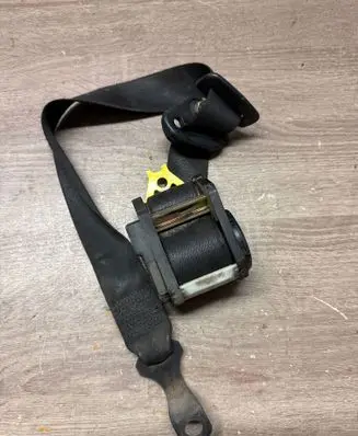 BMW 3 E30 Front seatbelt 0433275 00024181