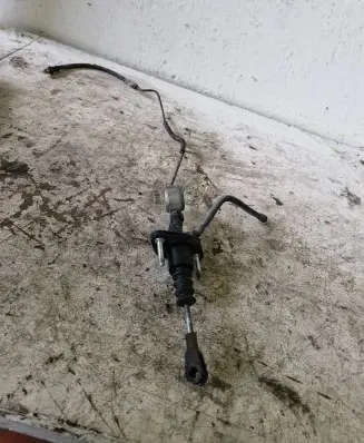 Opel Zafira A Clutch slave cylinder 