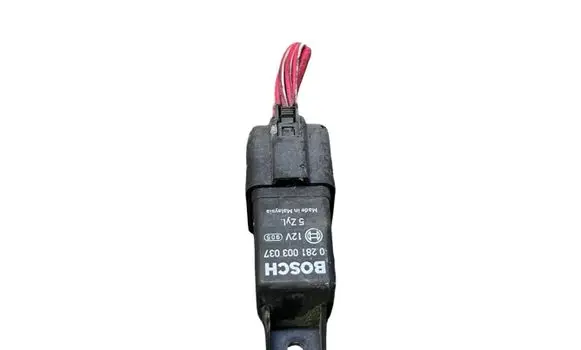 Volvo XC90 Glow plug pre-heat relay 30751798 0281003037