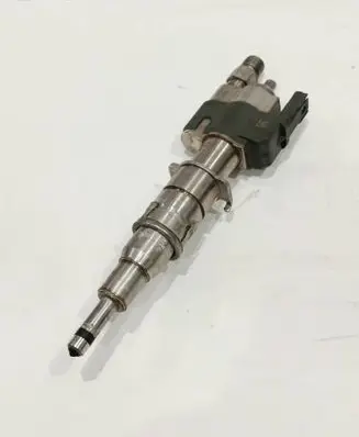 BMW 3 E90 E91 Fuel injector 7589048 10181010 PA66GF359