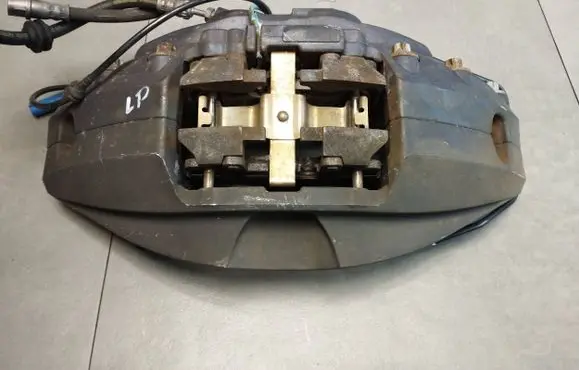 BMW 7 G11 G12 Front brake caliper 686763308 4X4044