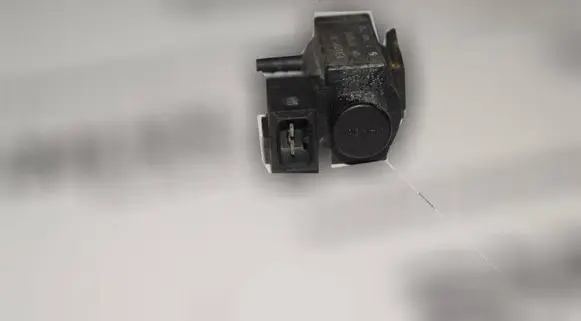 BMW 5 E39 Turbo solenoid valve 1742712