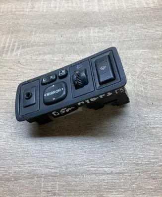 Toyota Avensis T250 Wing mirror switch 156762 183575 777669