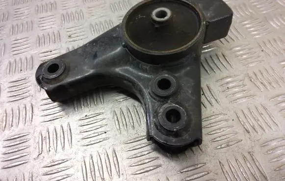 Hyundai Kona I Engine mount bracket